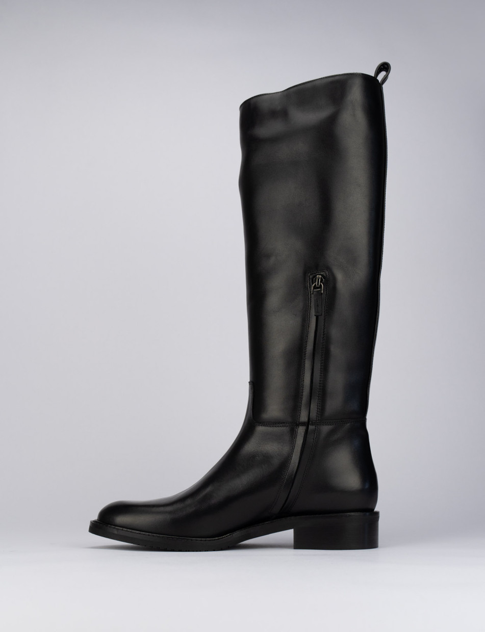 Low heel boots heel 2 cm black leather