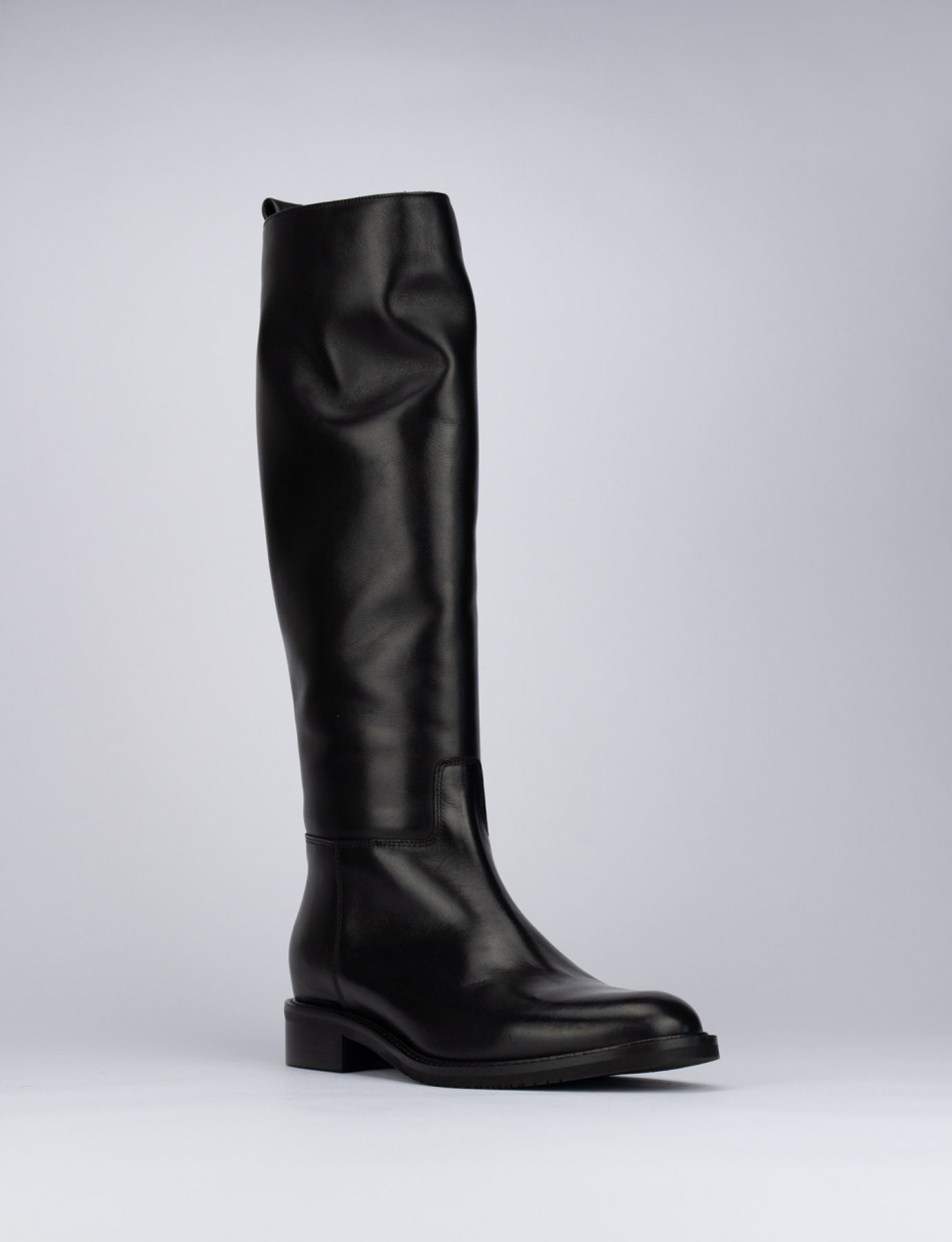 Low heel boots heel 2 cm black leather