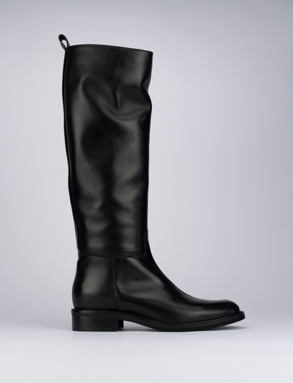 Low heel boots heel 2 cm black leather