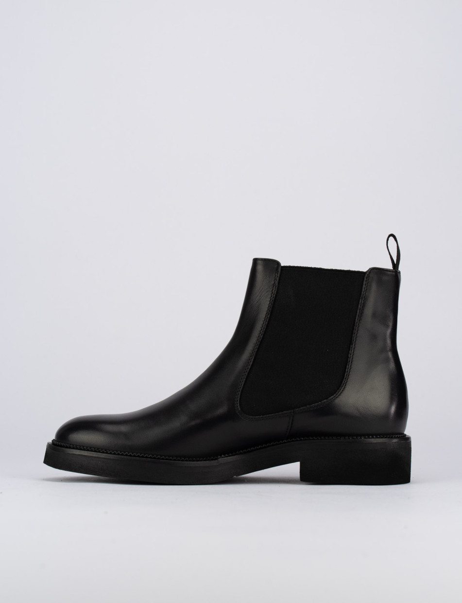 Low heel ankle boots heel 2 cm black leather