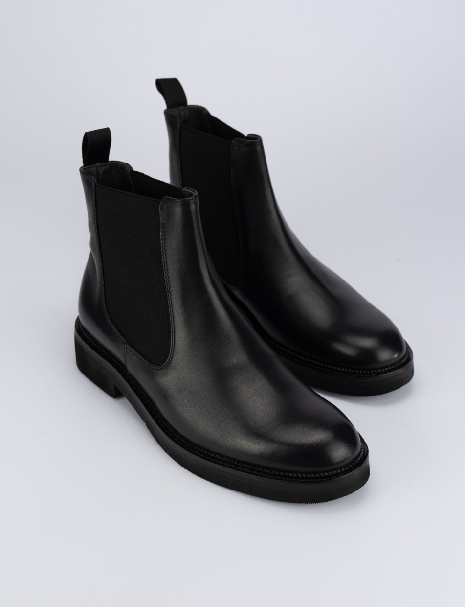 Low heel ankle boots heel 2 cm black leather