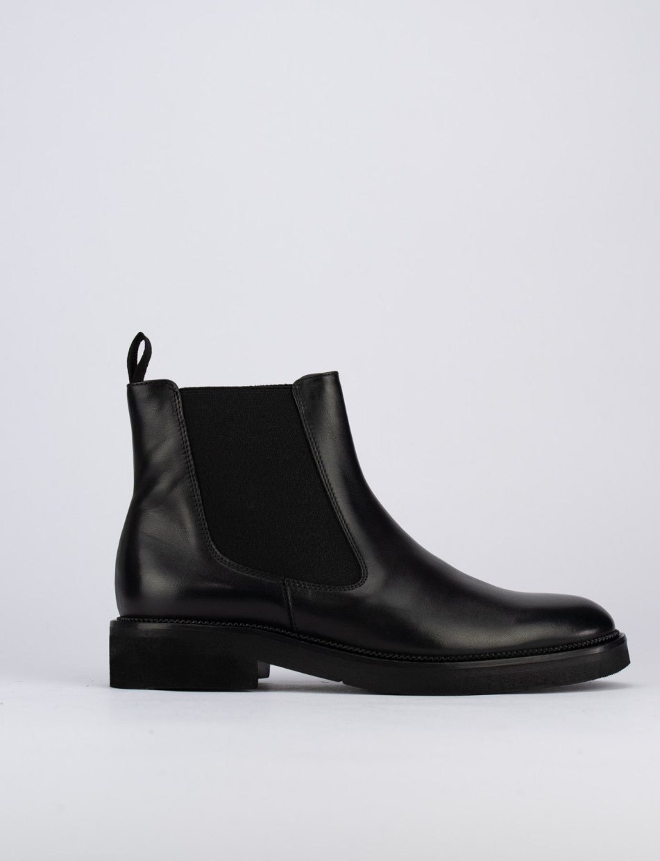 Low heel ankle boots heel 2 cm black leather