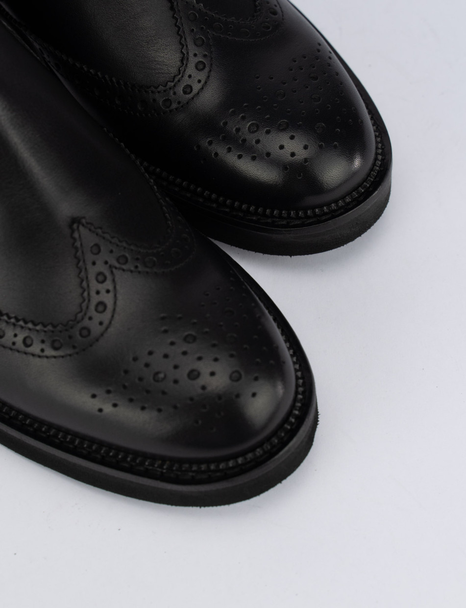 Stivale tronchetto tacco 2 cm nero pelle