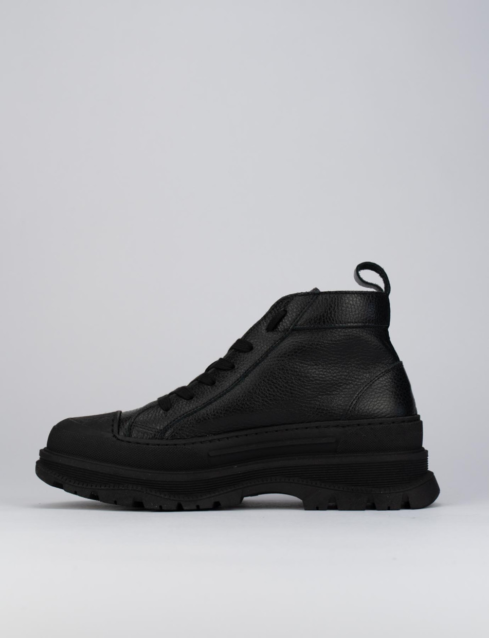 Sneakers black leather