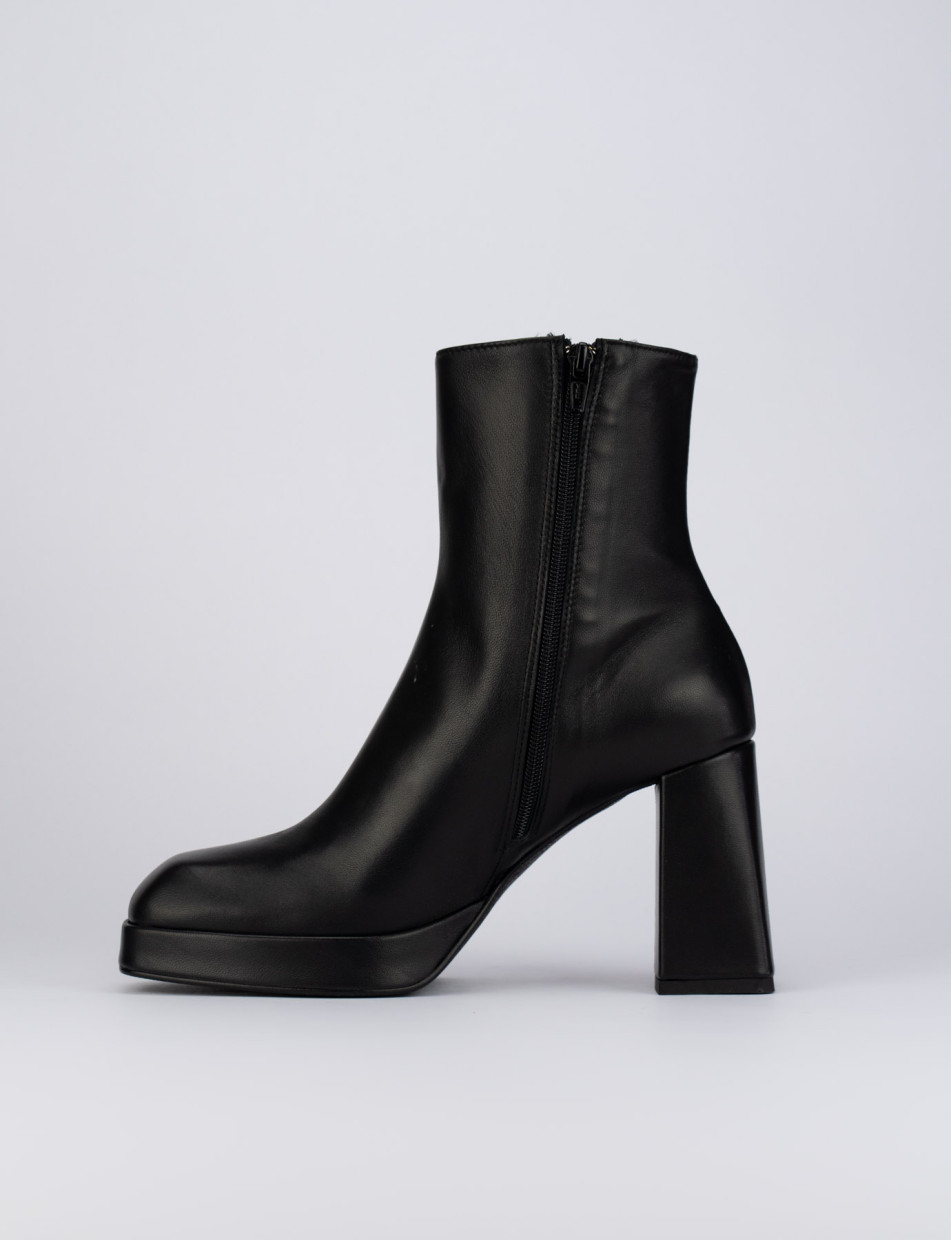 High heel ankle boots heel 9 cm black leather