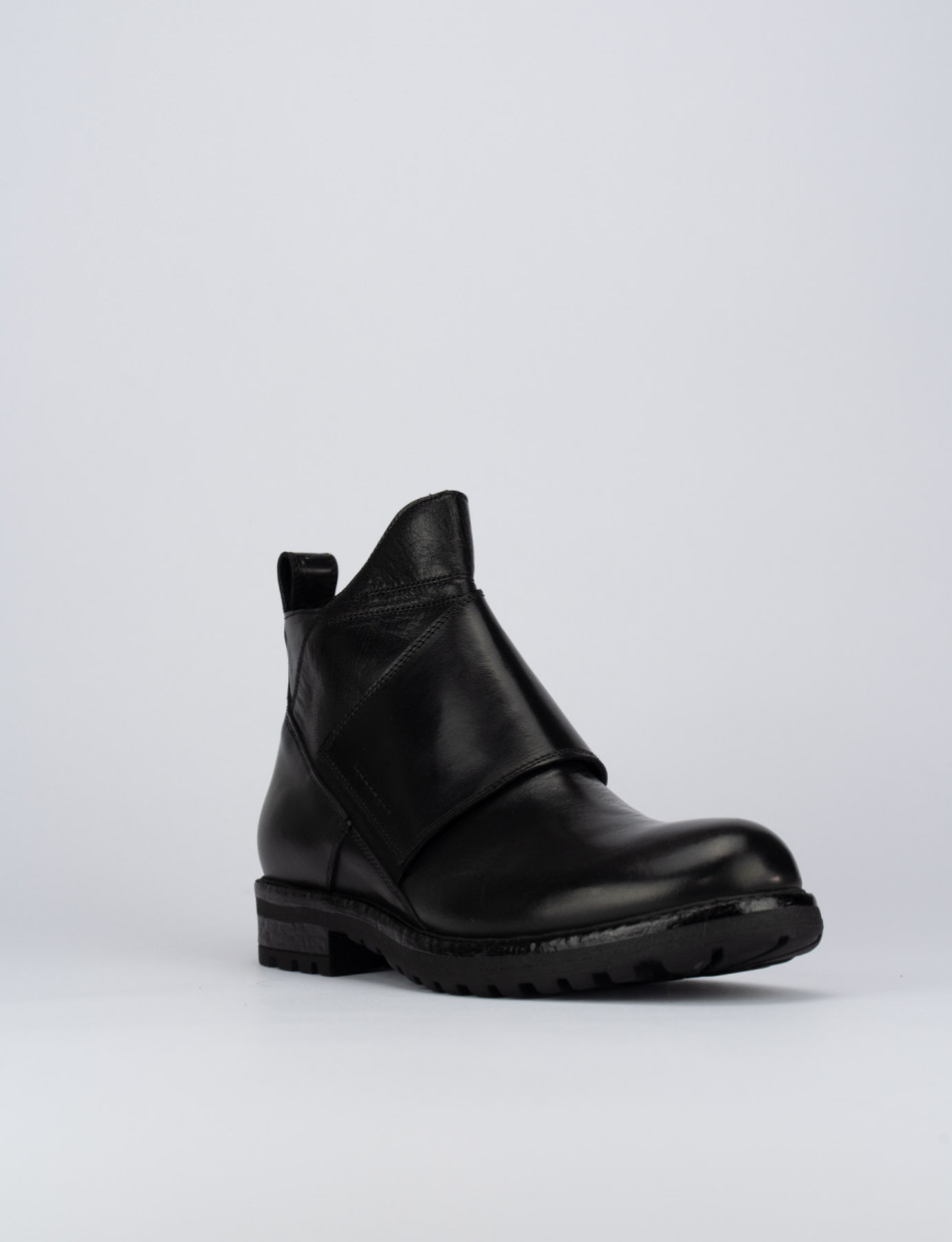 Ankle boots black leather