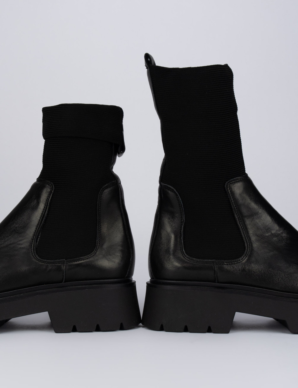 Low heel ankle boots heel 1 cm black leather