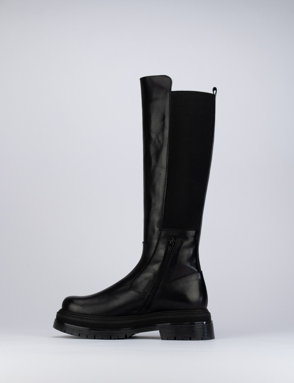 Low heel boots heel 1 cm black leather