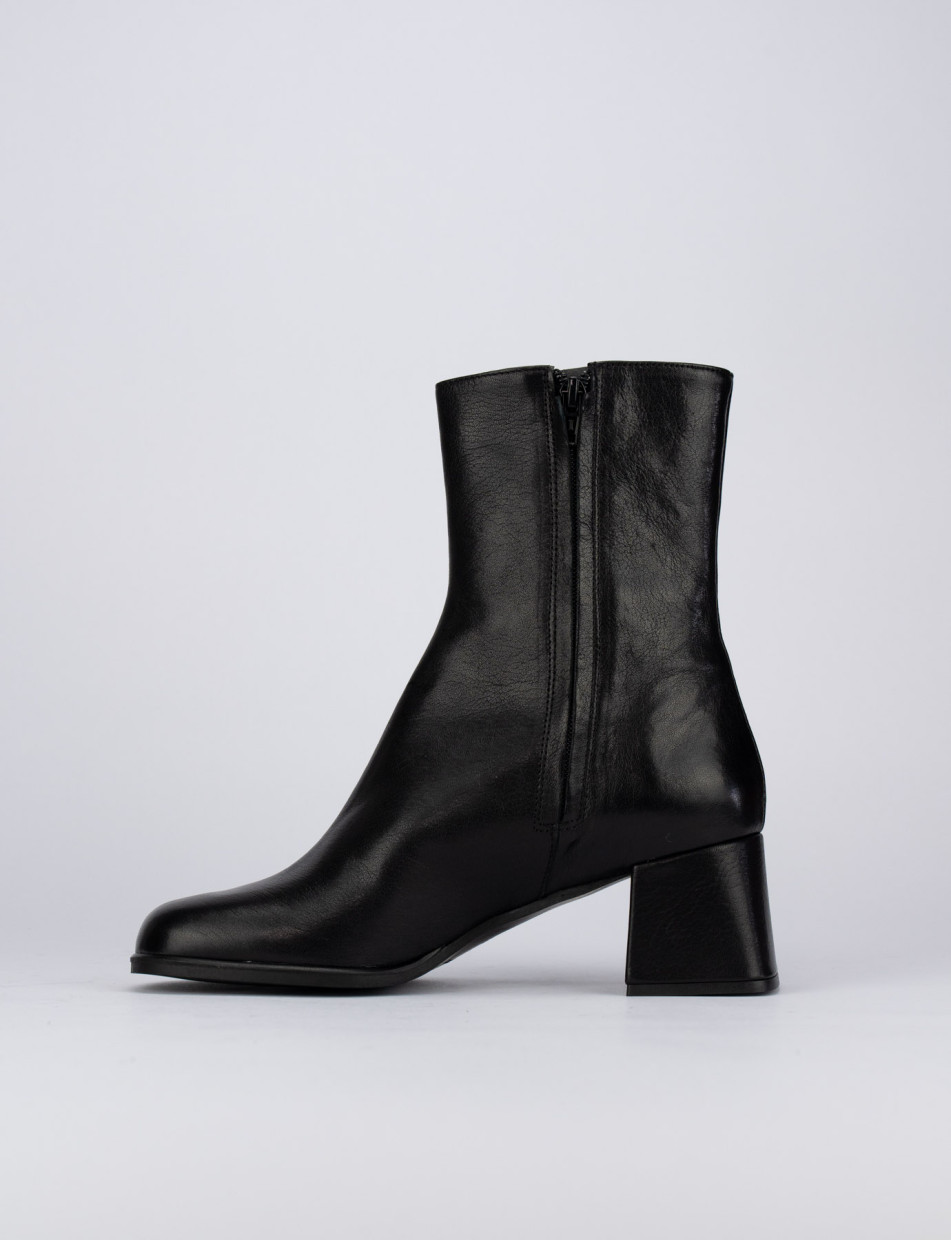 High heel ankle boots heel 6 cm black leather