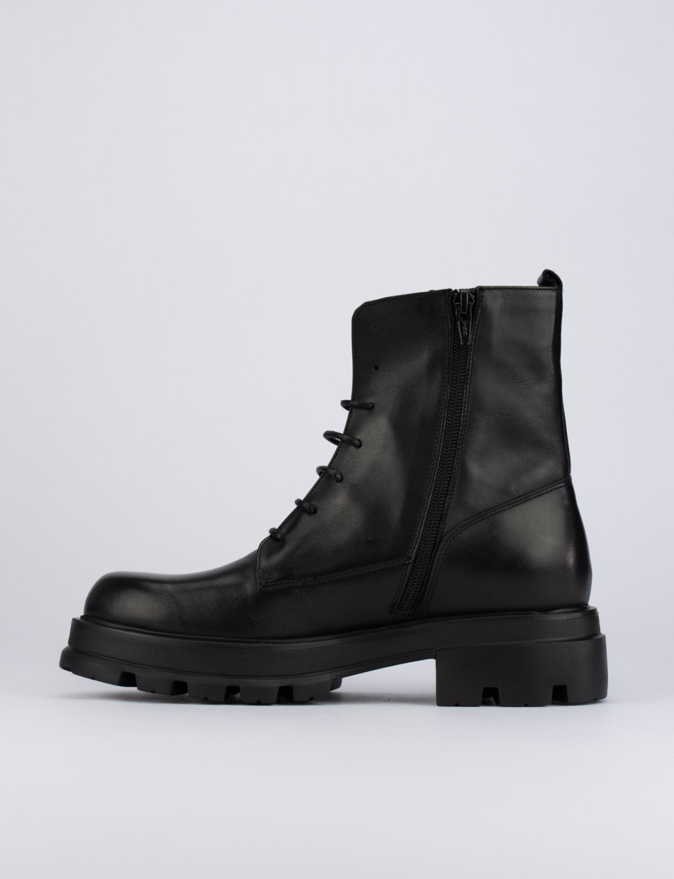 Combat boots heel 2 cm black leather