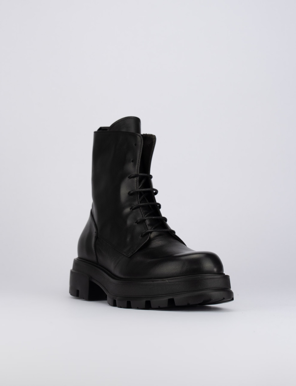 Combat boots heel 2 cm black leather