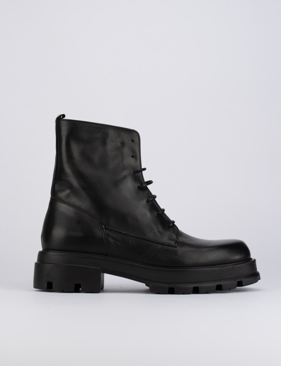 Combat boots heel 2 cm black leather