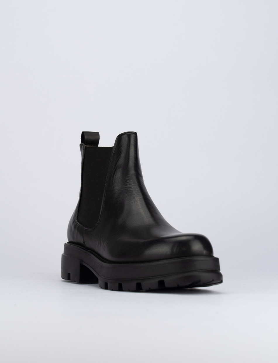 Low heel ankle boots heel 2 cm black leather