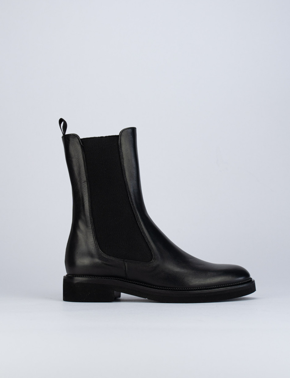 Low heel ankle boots heel 2 cm black leather