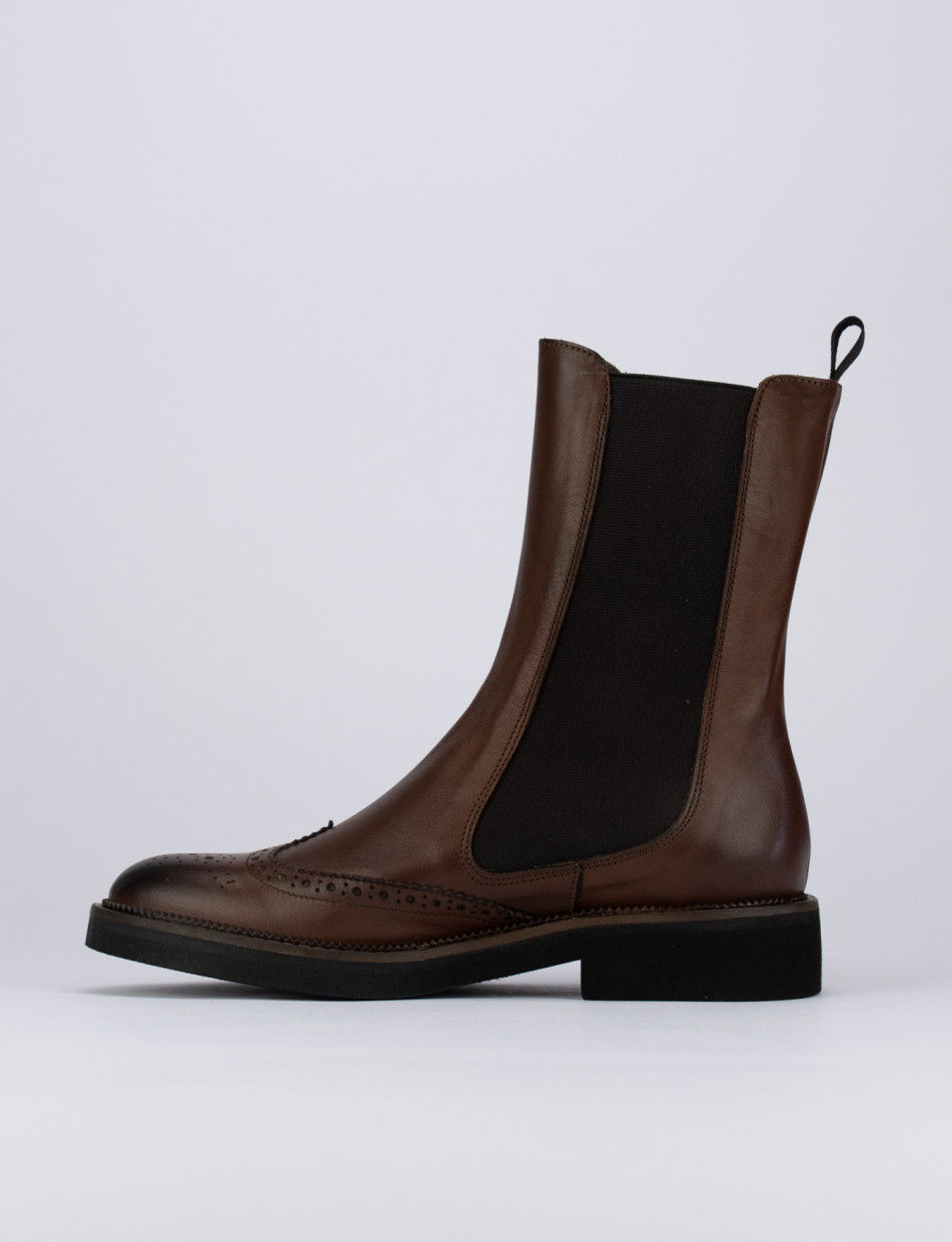 Stivale tronchetto tacco 2 cm marrone pelle