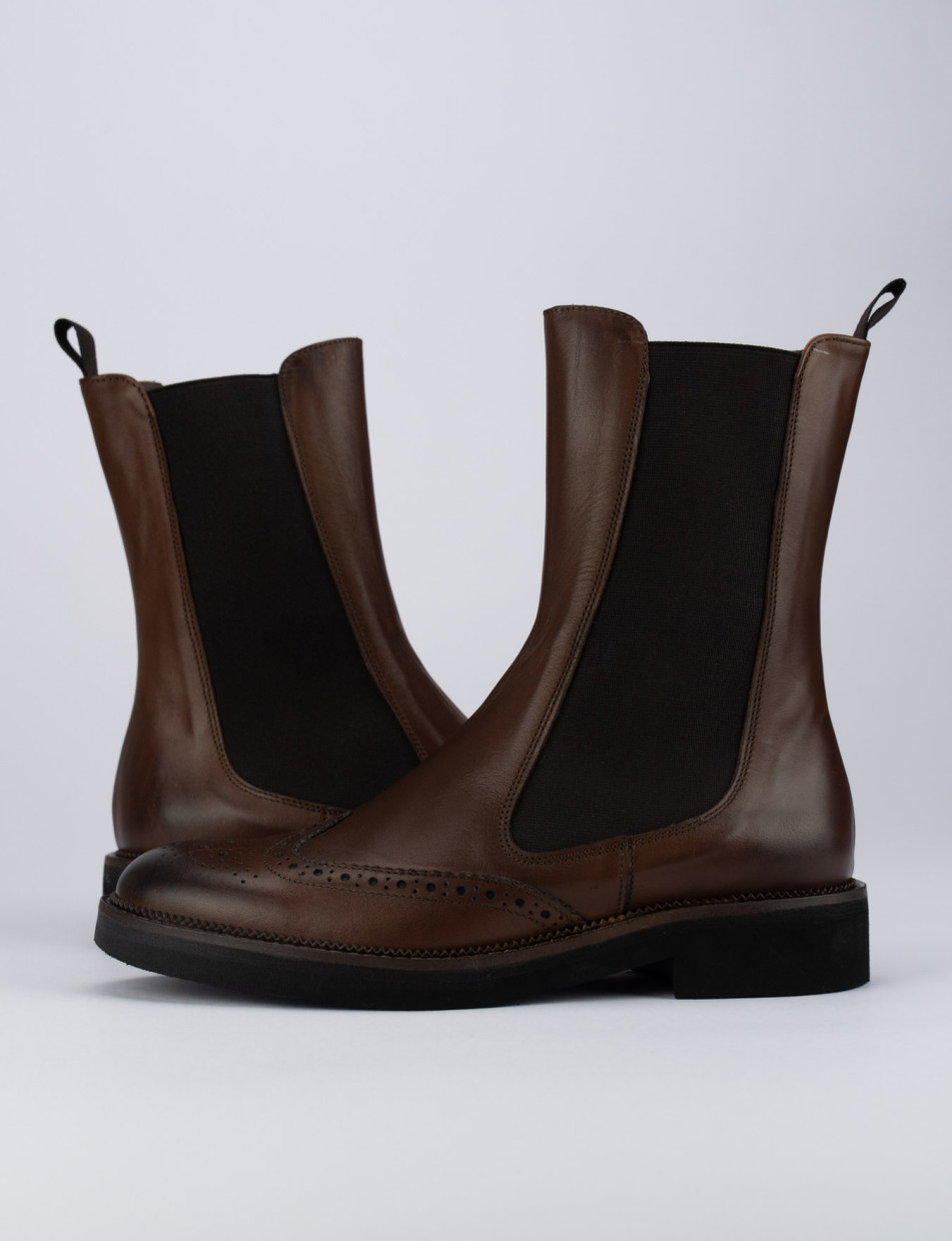 Stivale tronchetto tacco 2 cm marrone pelle