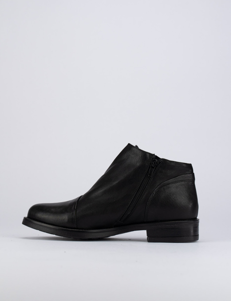 Low heel ankle boots heel 1 cm black leather