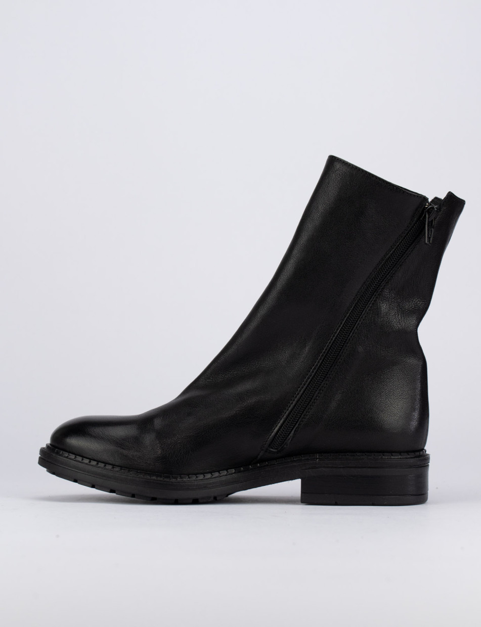 Low heel ankle boots heel 1 cm black leather