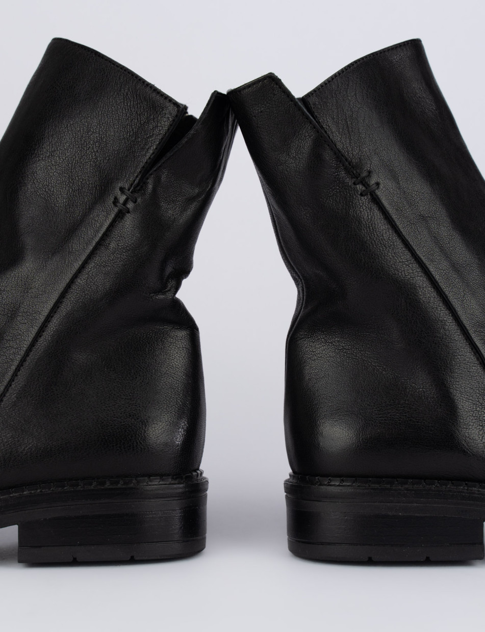 Low heel ankle boots heel 1 cm black leather