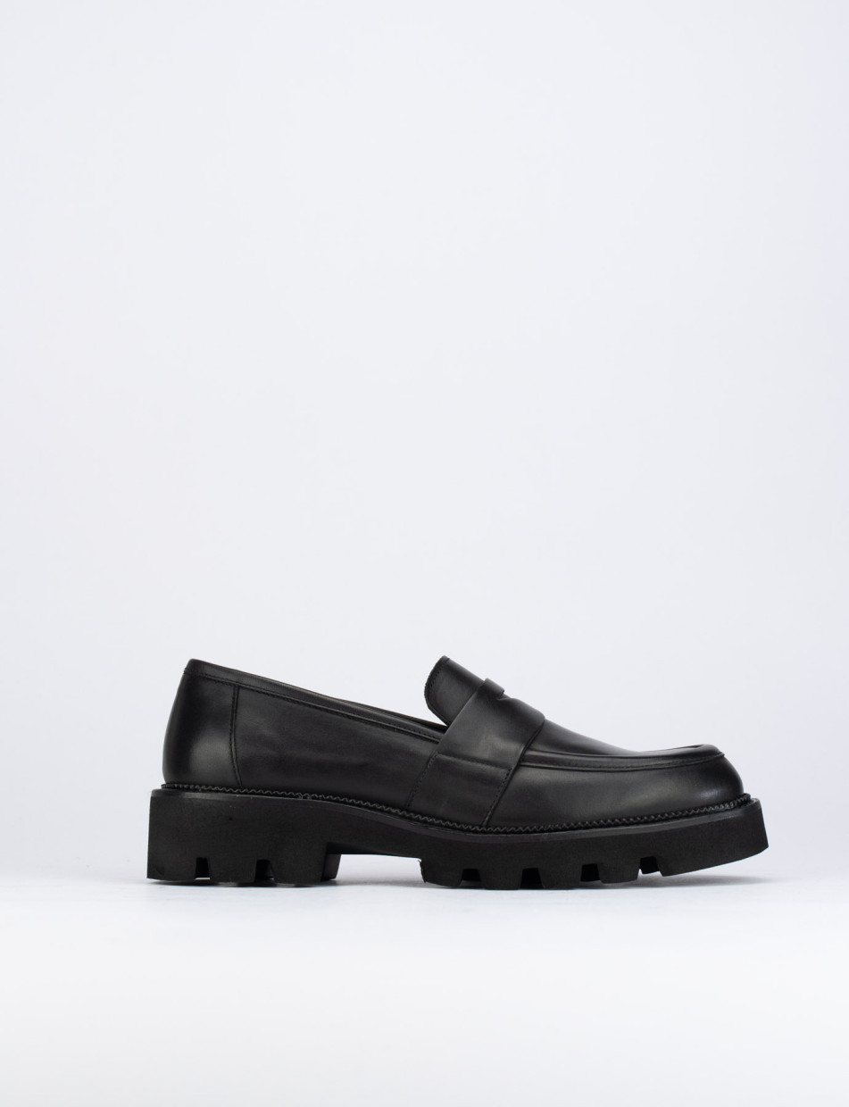 Loafers heel 2 cm black leather