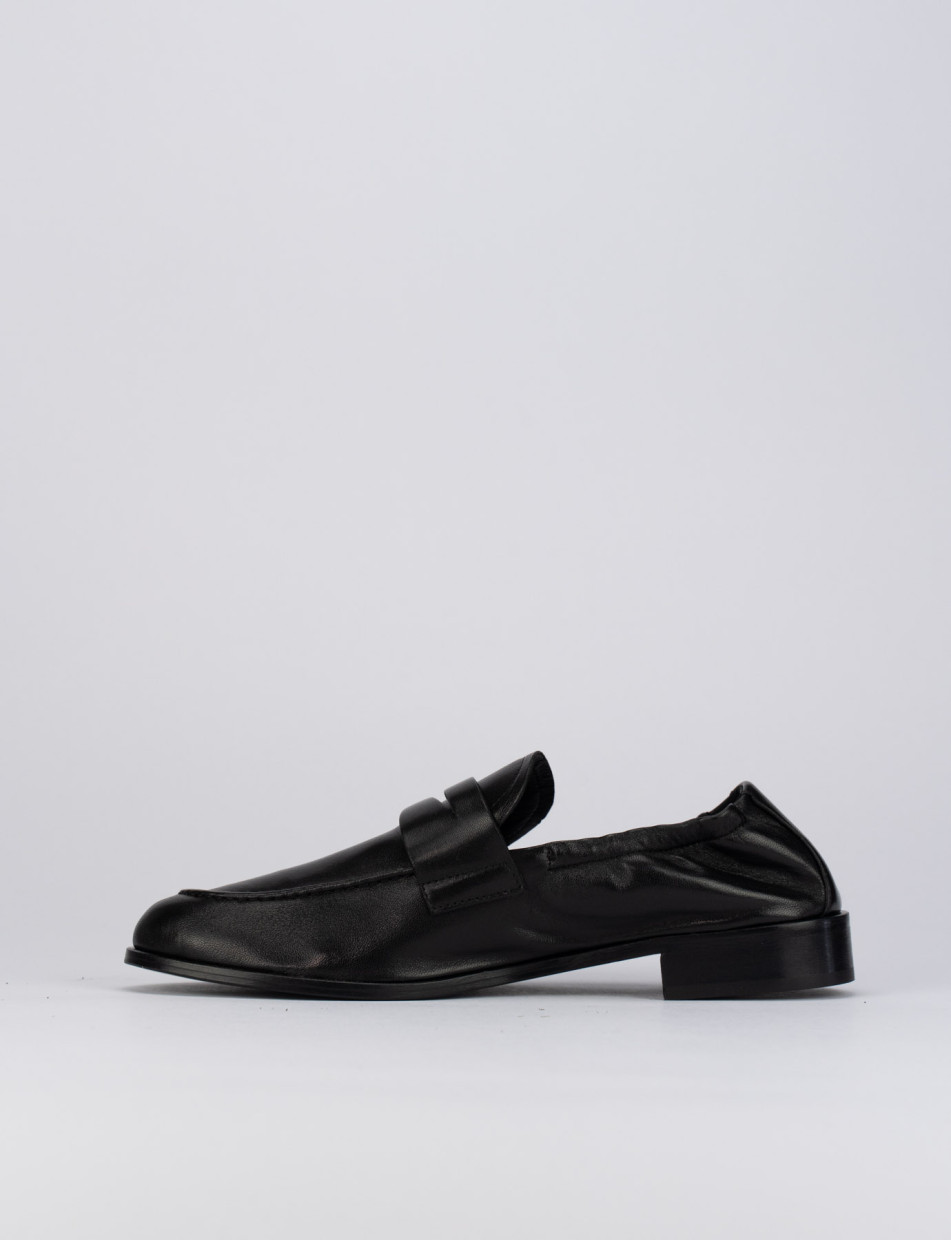 Loafers heel 1 cm black leather