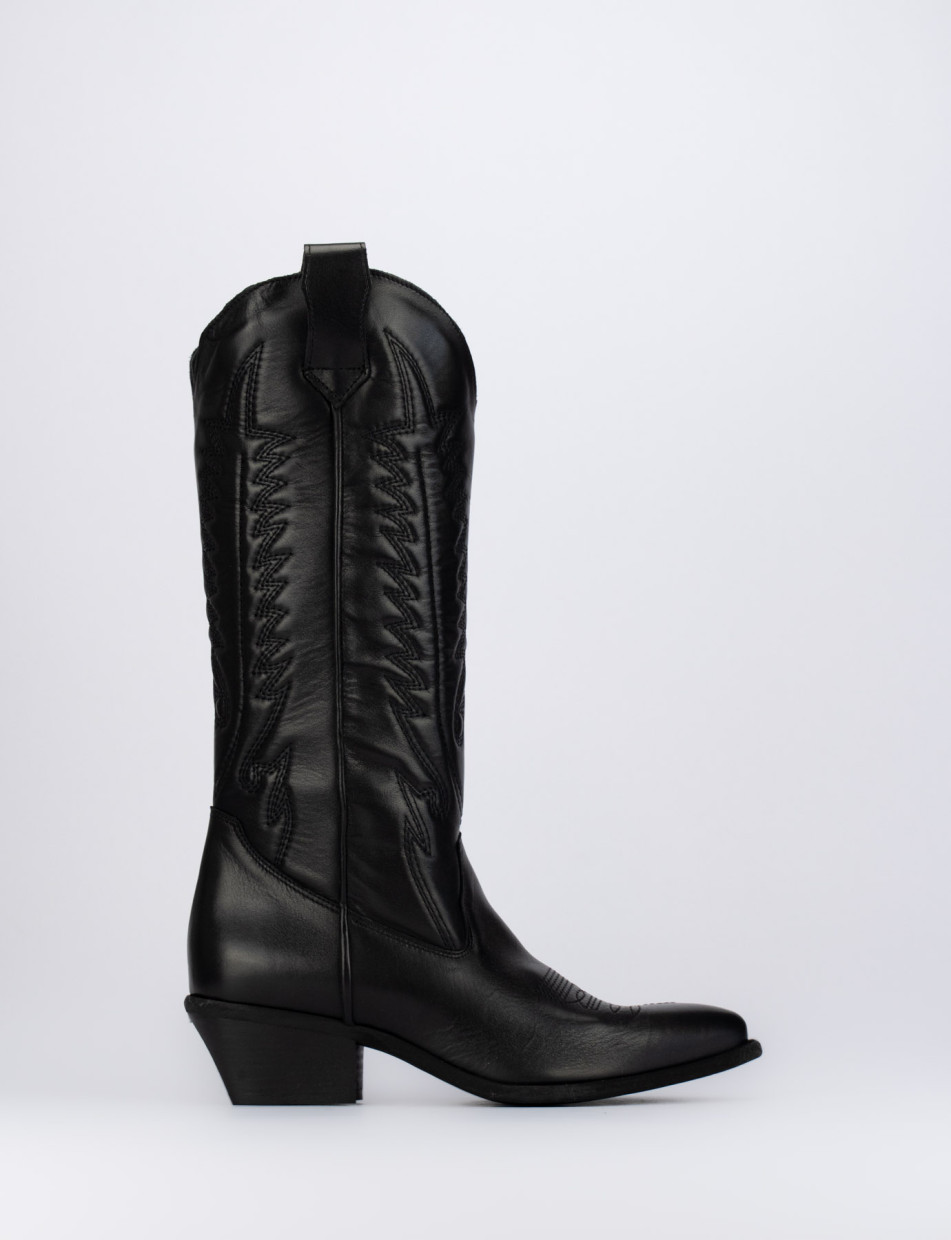 Low heel boots heel 4 cm black leather