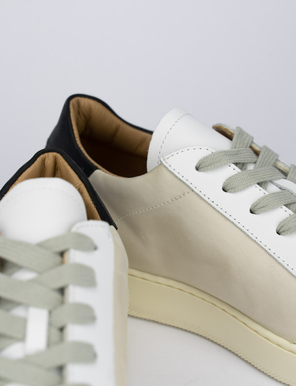 Sneakers beige leather