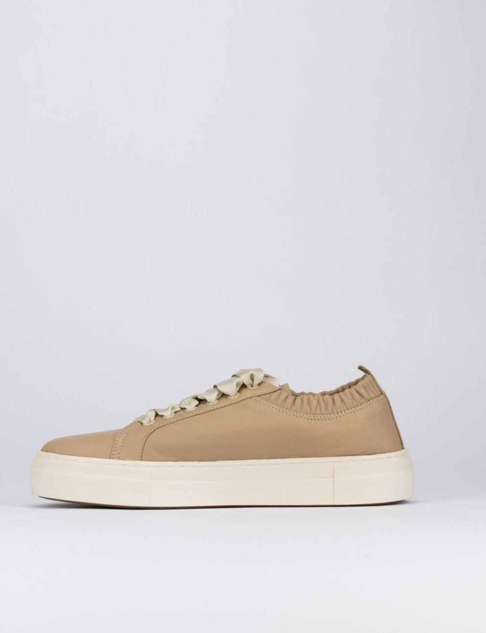 Sneakers beige leather