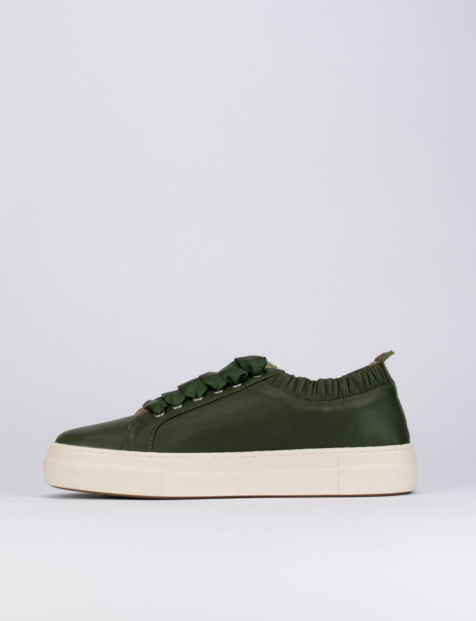 Sneakers green leather