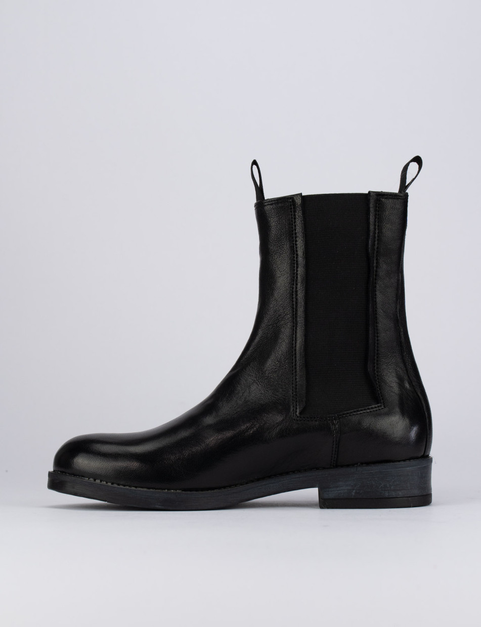 Low heel ankle boots heel 1 cm black leather