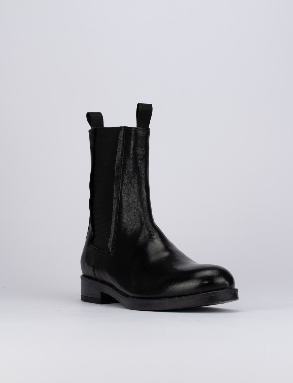 Low heel ankle boots heel 1 cm black leather