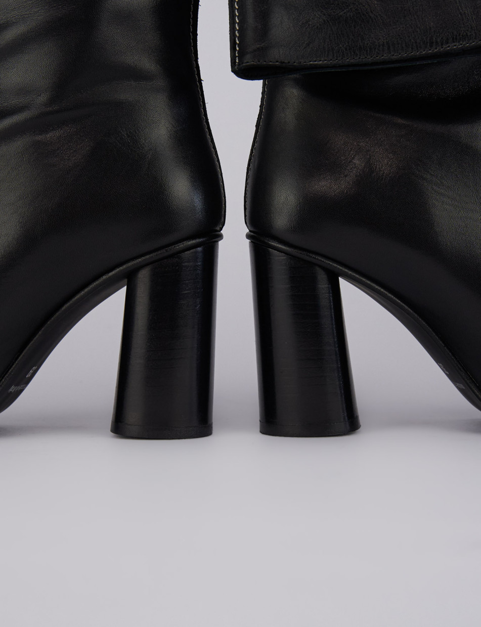 High heel boots heel 9 cm black leather