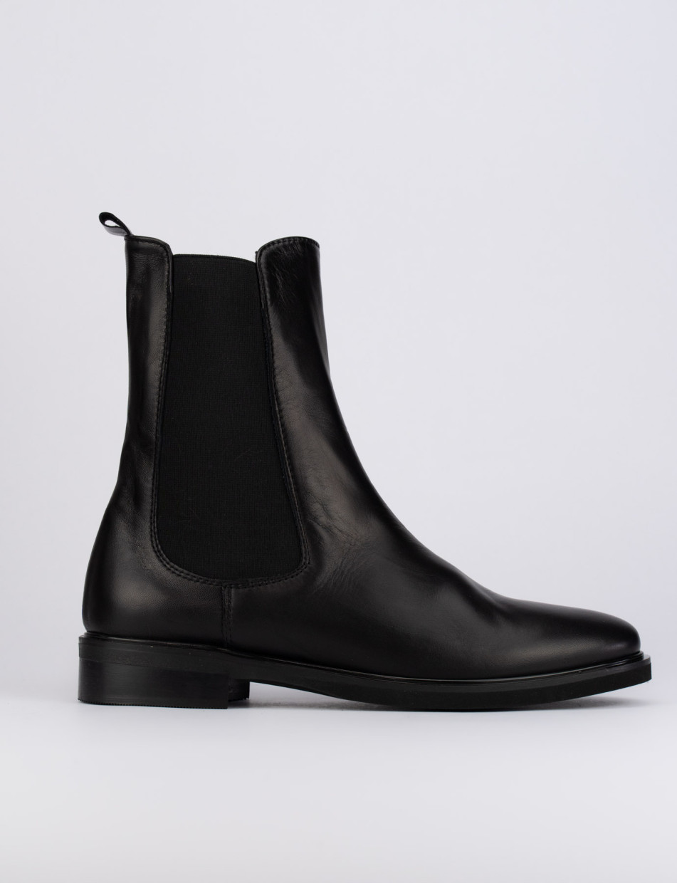 Low heel ankle boots heel 1 cm black leather