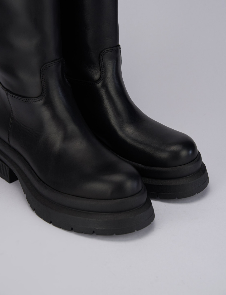 Low heel boots heel 1 cm black leather