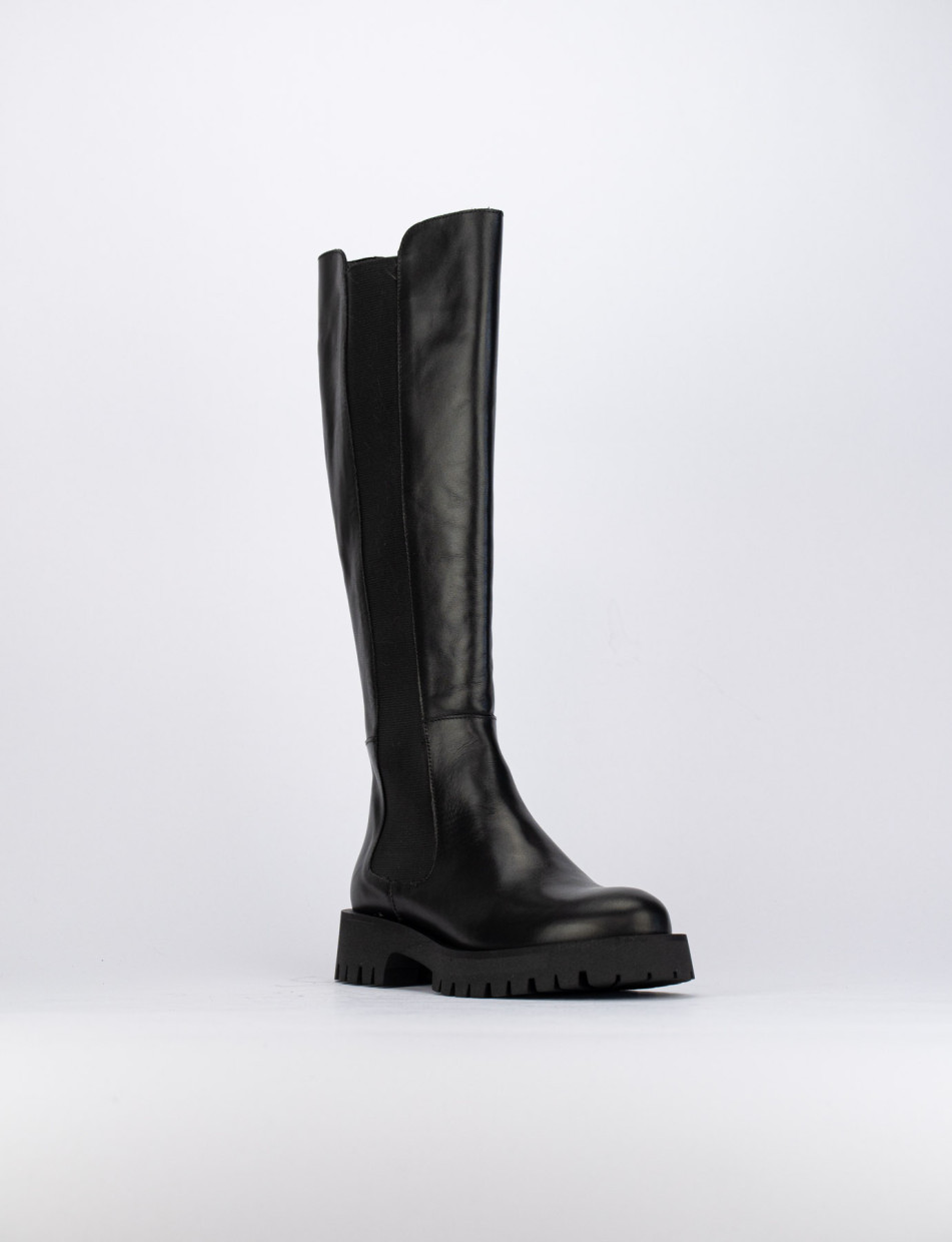 Low heel boots heel 2 cm black leather