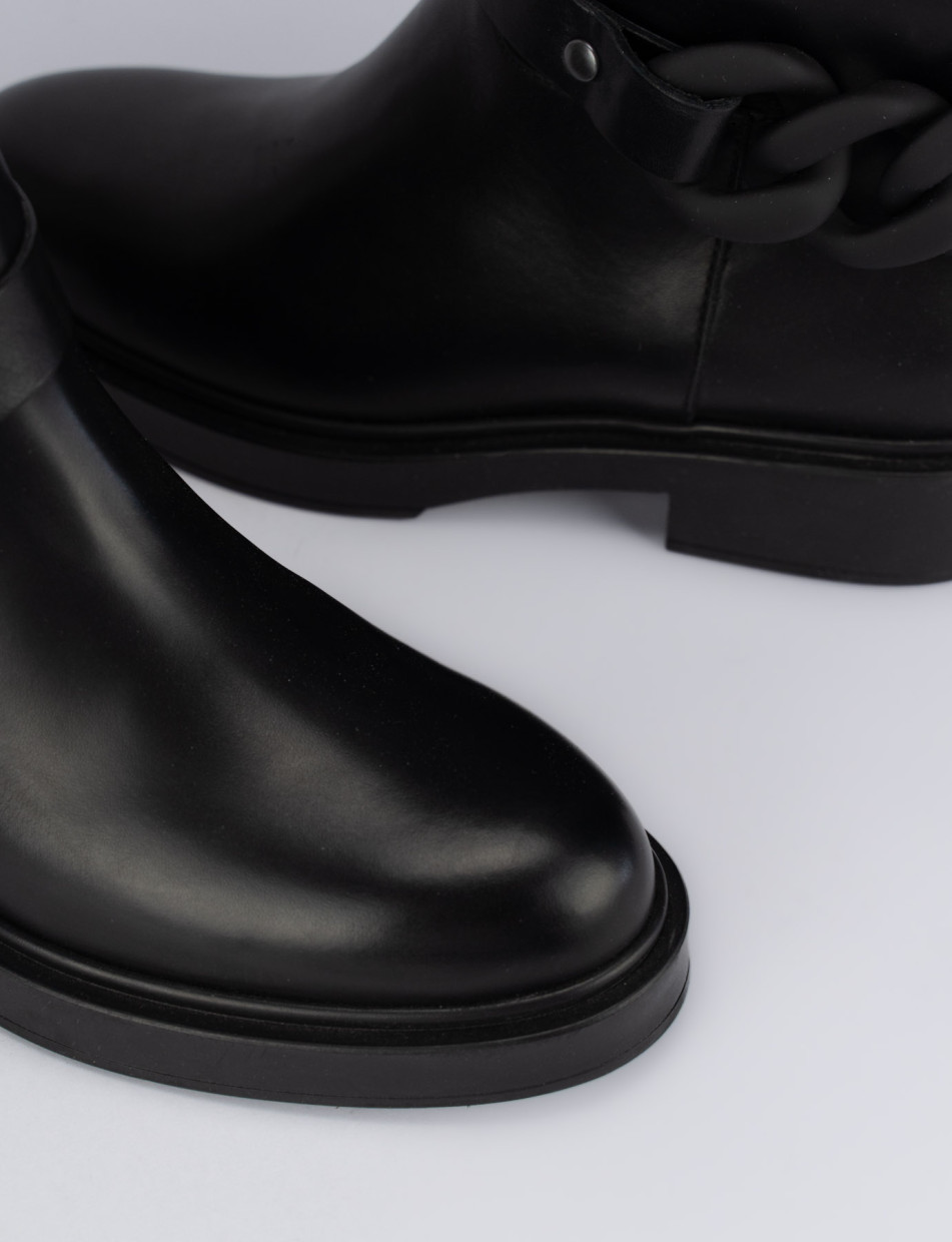 Low heel boots heel 1 cm black leather