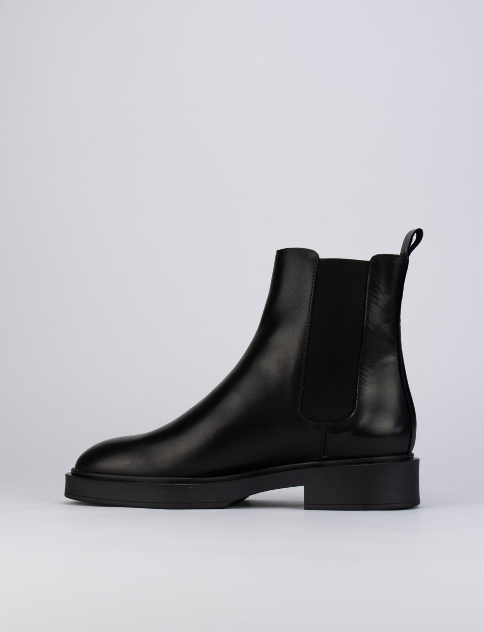 Low heel ankle boots heel 2 cm black leather