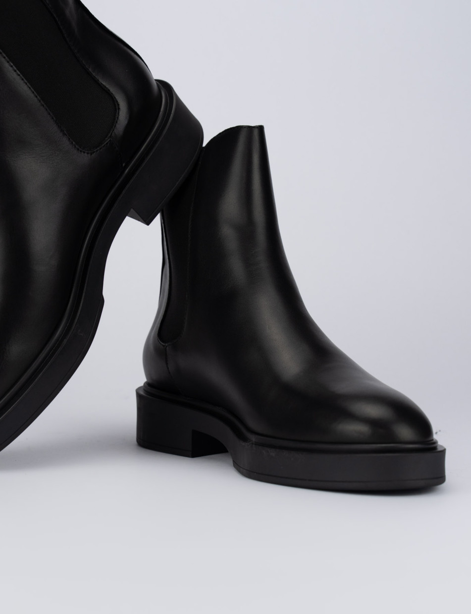 Low heel ankle boots heel 2 cm black leather