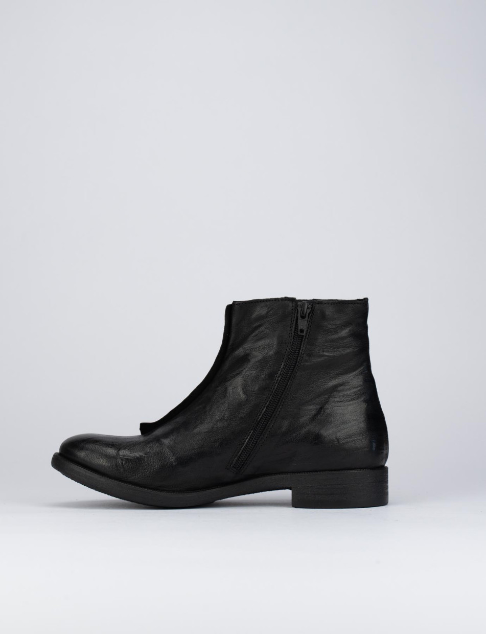 Low heel ankle boots heel 1 cm black leather