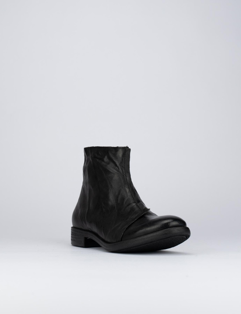 Low heel ankle boots heel 1 cm black leather