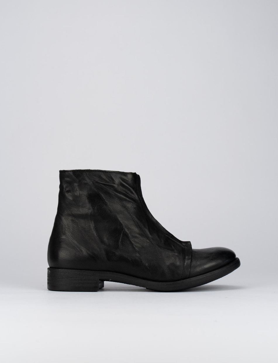 Low heel ankle boots heel 1 cm black leather