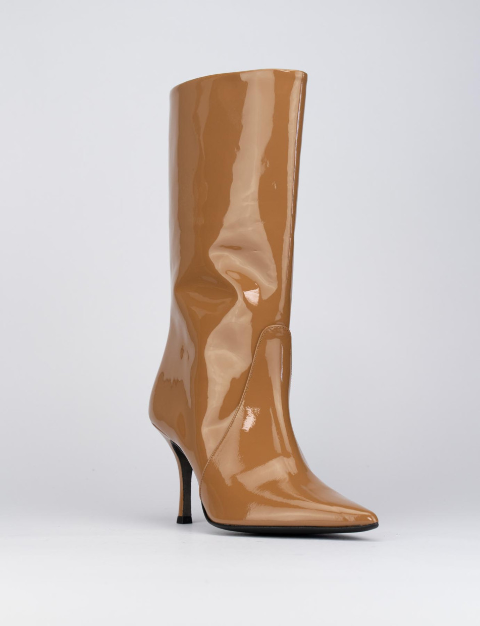 High heel boots heel 7 cm brown varnish