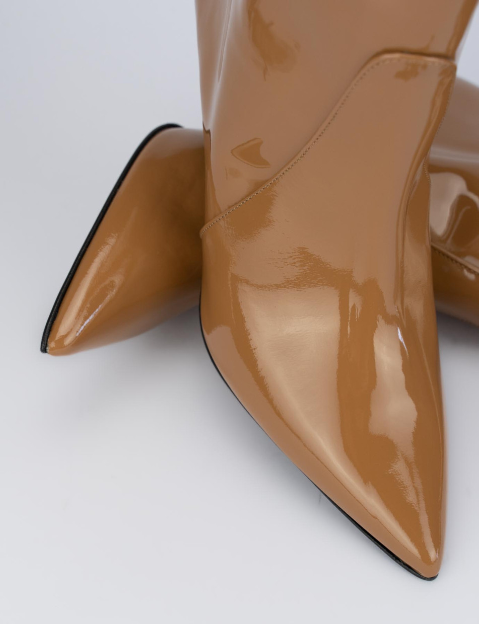 High heel boots heel 7 cm brown varnish