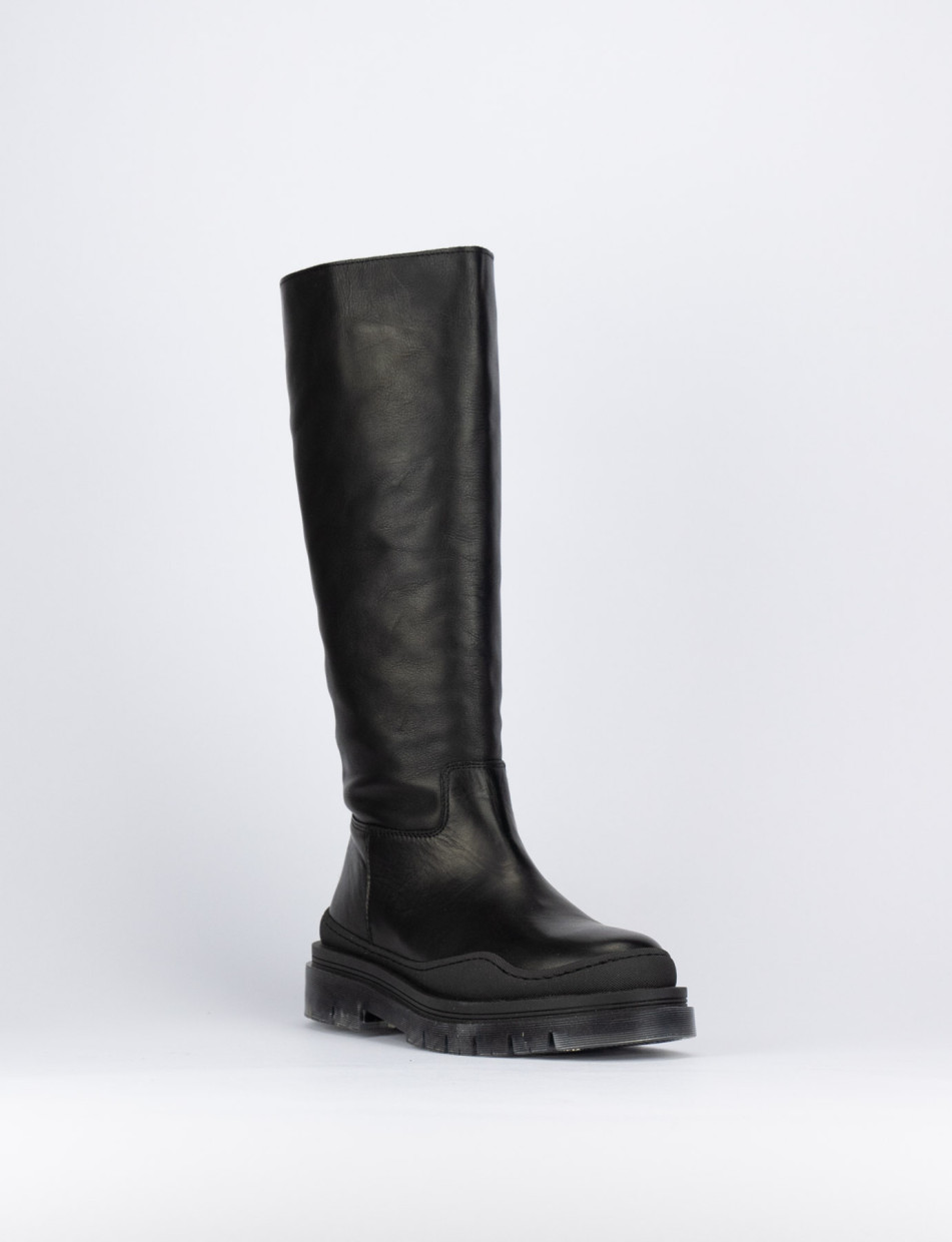 Low heel boots heel 1 cm black leather