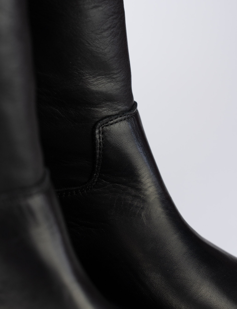 Low heel boots heel 1 cm black leather