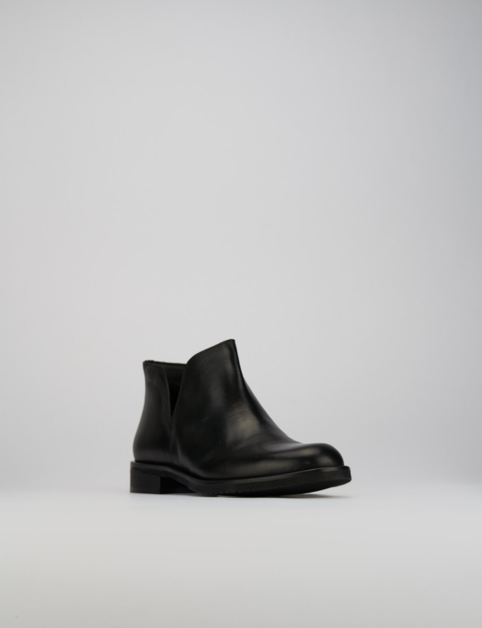 Low heel ankle boots heel 1 cm black leather