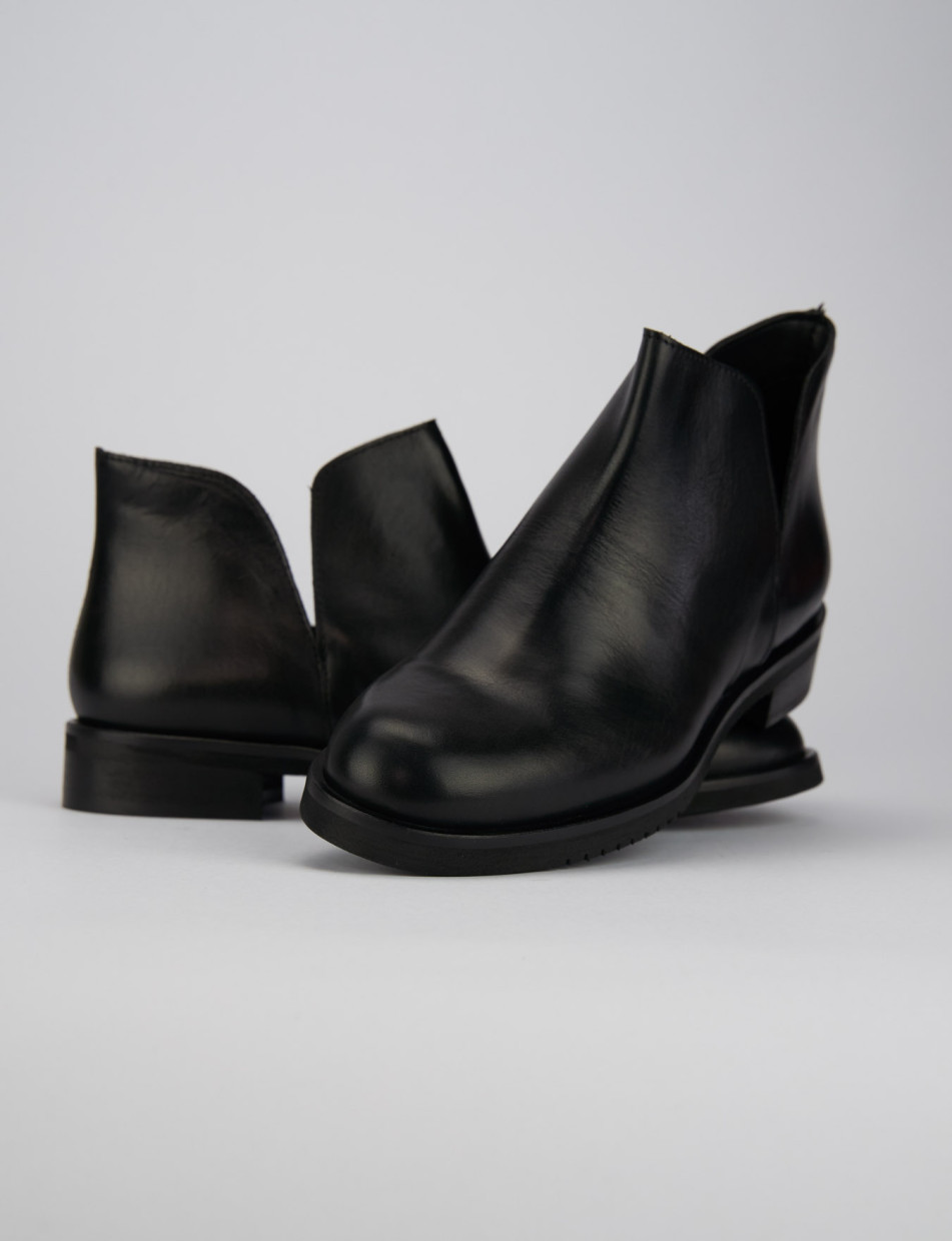 Low heel ankle boots heel 1 cm black leather