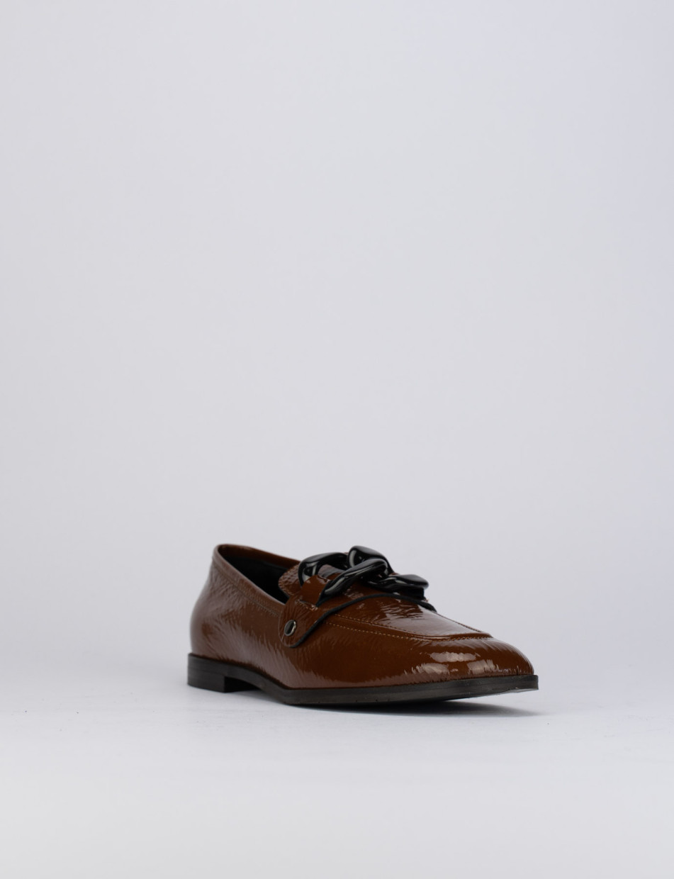 Loafers heel 1 cm brown varnish