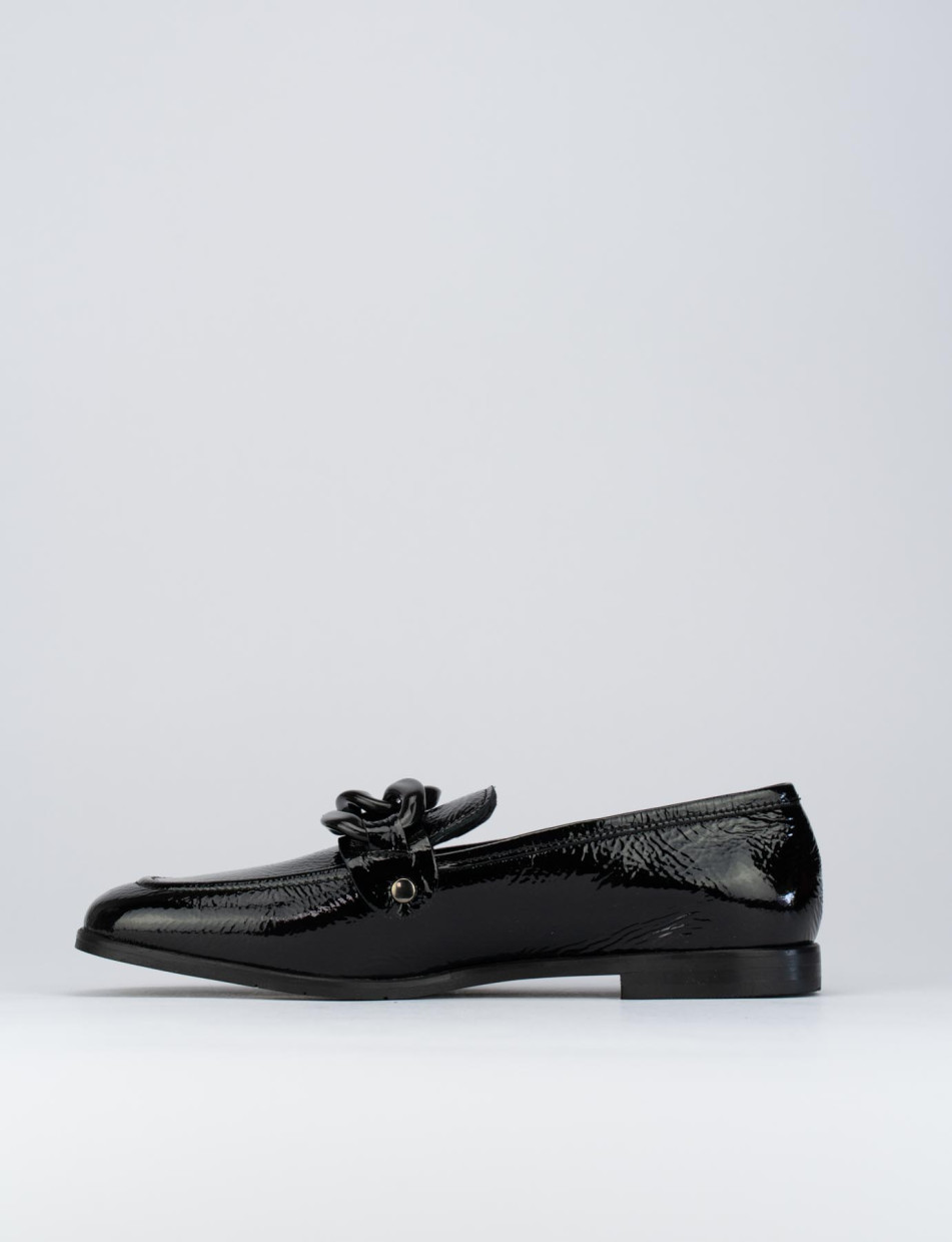 Loafers heel 1 cm black varnish