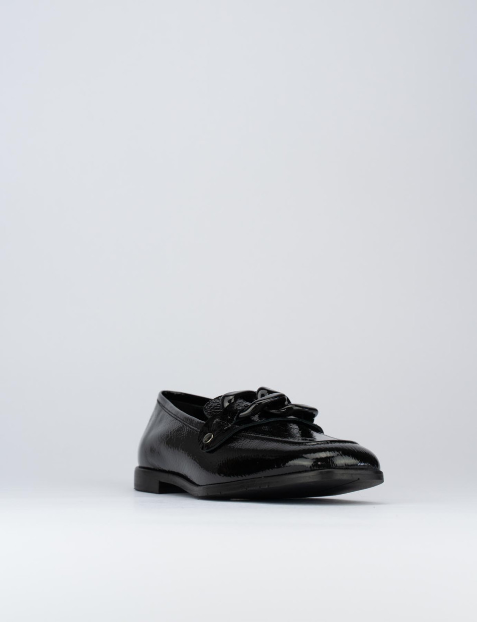 Loafers heel 1 cm black varnish